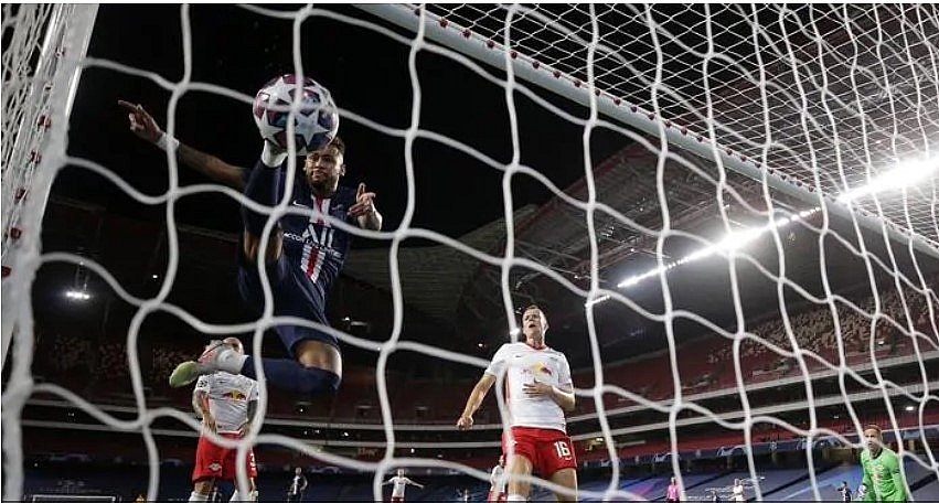 And the win is sealed. Photo: Getty. 1635 psg 3