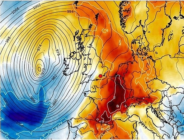 UK and Europe weather forecast latest, August 22: Storm Ellen reintroduces robust heatwave back to Europe UK and Europe weather forecast latest, August 22: Storm Ellen reintroduces robust heatwave back to Europe