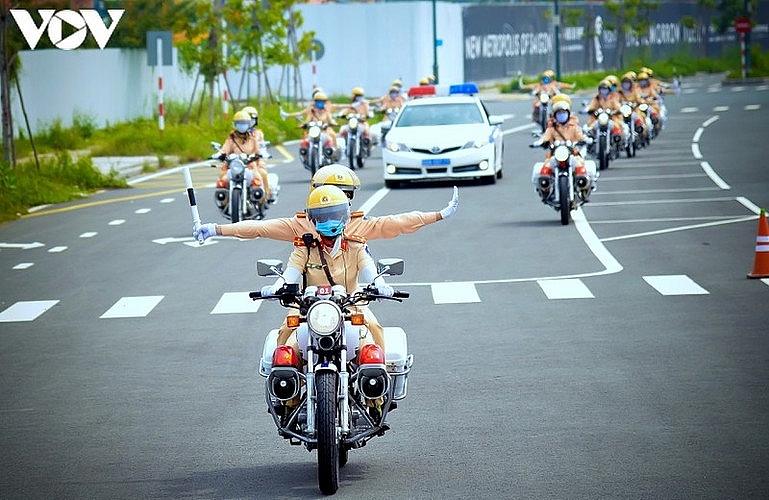 1456 women police