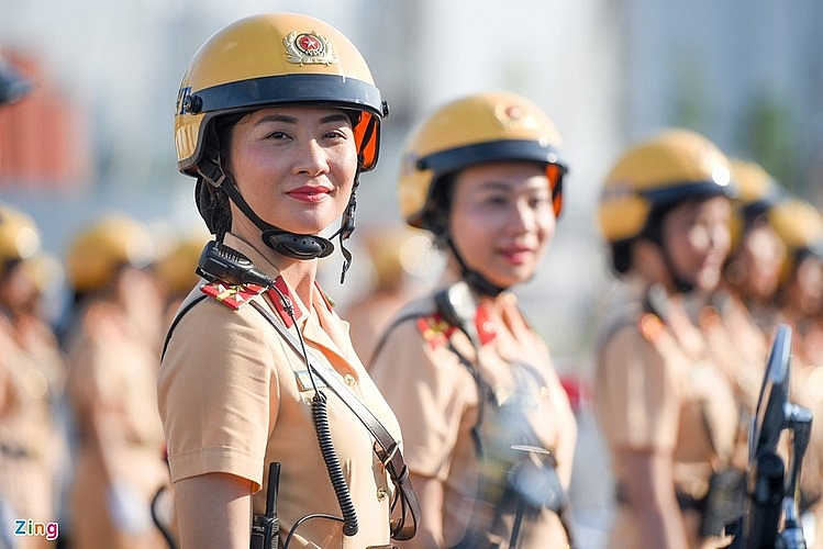 First all-women police escort makes debut in Ho Chi Minh City
