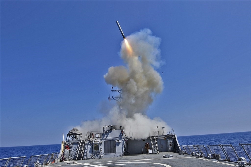 The Arleigh Burke-class guided-missile destroyer USS Barry launches a Tomahawk cruise missile. (U.S. Navy photo by Petty Officer 3rd Class Jonathan Sunderman) 2333 taiwan
