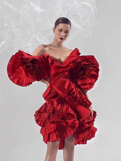 Sustainable clothes of Vietnamese designer stun public at London Fashion Week Sustainable clothes of Vietnamese designer stun public at London Fashion Week