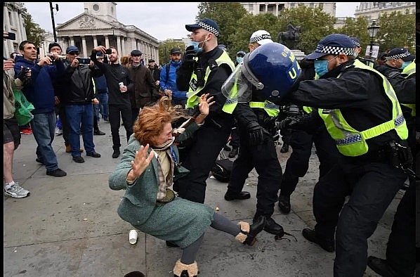 Anti-lockdown protests in the UK: Nine cops injured as Trafalgar Square and Hyde Park bombarded by thousands of maskless protesters Anti lockdown protests in the UK: Nine cops injured as Trafalgar Square and Hyde Park bombarded by thousands of maskless protesters