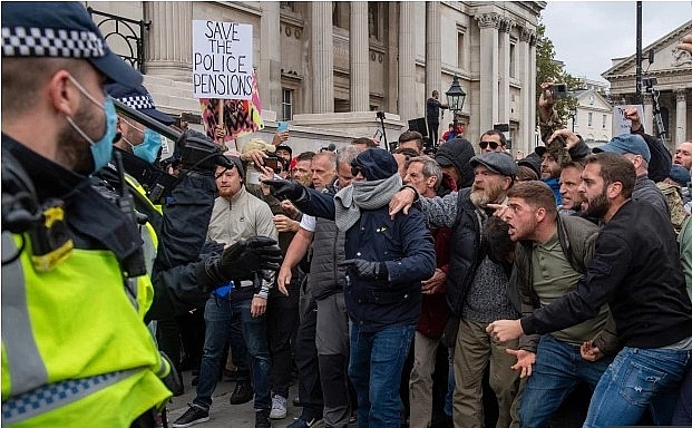Anti-lockdown protests in the UK: Nine cops injured as Trafalgar Square and Hyde Park bombarded by thousands of maskless protesters Anti lockdown protests in the UK: Nine cops injured as Trafalgar Square and Hyde Park bombarded by thousands of maskless protesters