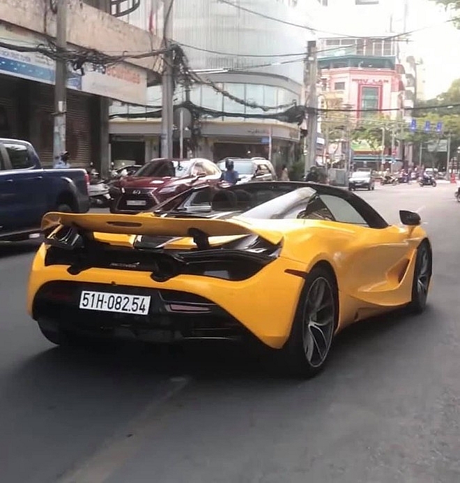 Convertible McLaren 720 Spider supercar casts doubt on attaching fake number plate in HCMC Convertible McLaren 720 Spider supercar casts doubt on attaching fake number plate in HCMC