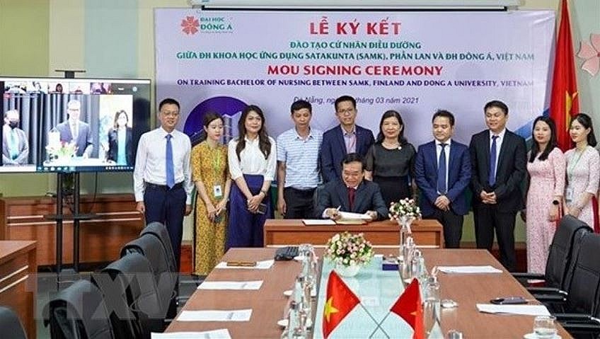 At a signing ceremony between Vietnamese and Finnish universities. Photo: VNA. At a signing ceremony between Vietnamese and Finnish universities. Photo: VNA.