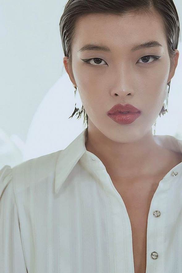 Dolce & Gabbana's Milan Fashion Show: First Vietnamese Model To Walk The Runway Dolce & Gabbana's Milan Fashion Show: First Vietnamese Model To Walk The Runway