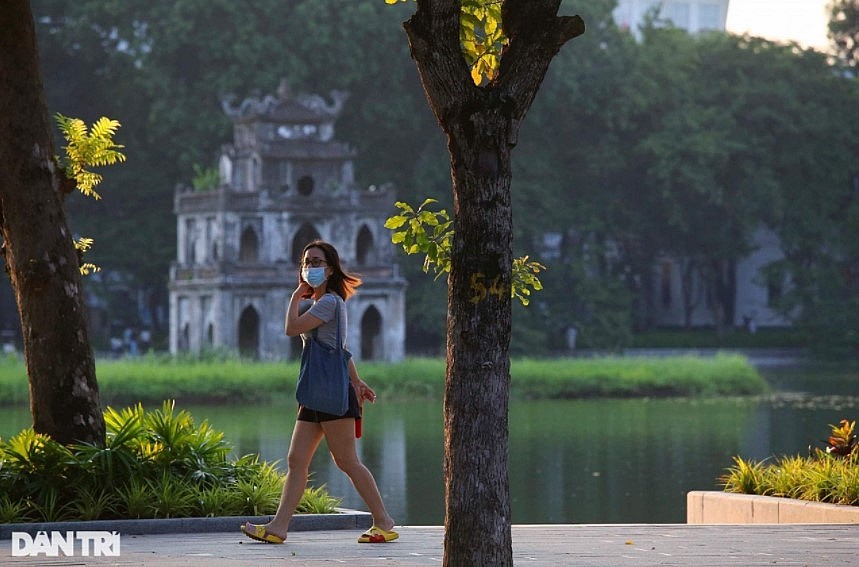 In Photos: 'New Normal' Life In Hanoi Under Directive 22 In Photos: 'New Normal' Life in Hanoi