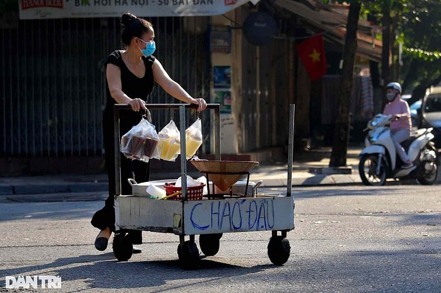 In Photos: 'New Normal' Life In Hanoi Under Directive 22 In Photos: 'New Normal' Life in Hanoi