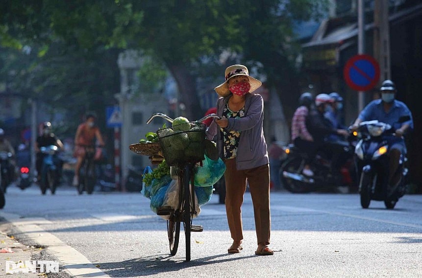 In Photos: 'New Normal' Life In Hanoi Under Directive 22 In Photos: 'New Normal' Life in Hanoi