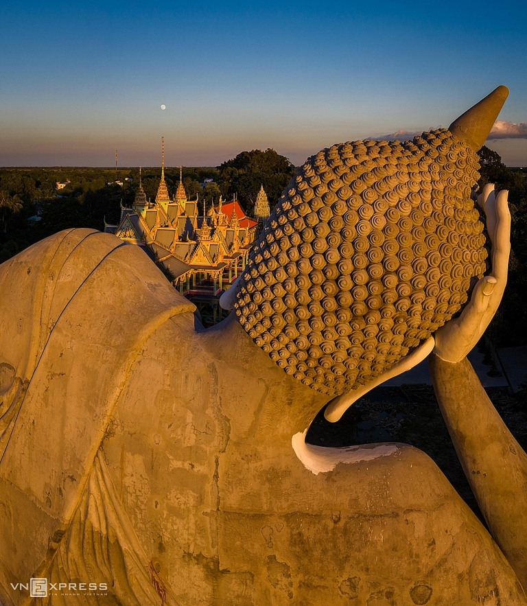 Indulging in magnificent beauty of Som Rong Pagoda with charming architecture Indulging in magnificent beauty of Som Rong Pagoda with charming architecture