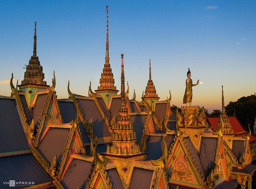 Indulging in magnificent beauty of Som Rong Pagoda with charming architecture Indulging in magnificent beauty of Som Rong Pagoda with charming architecture