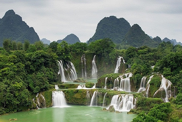 Admiring four fascinating waterfalls in Vietnam Admiring the four fascinating waterfalls in vietnam
