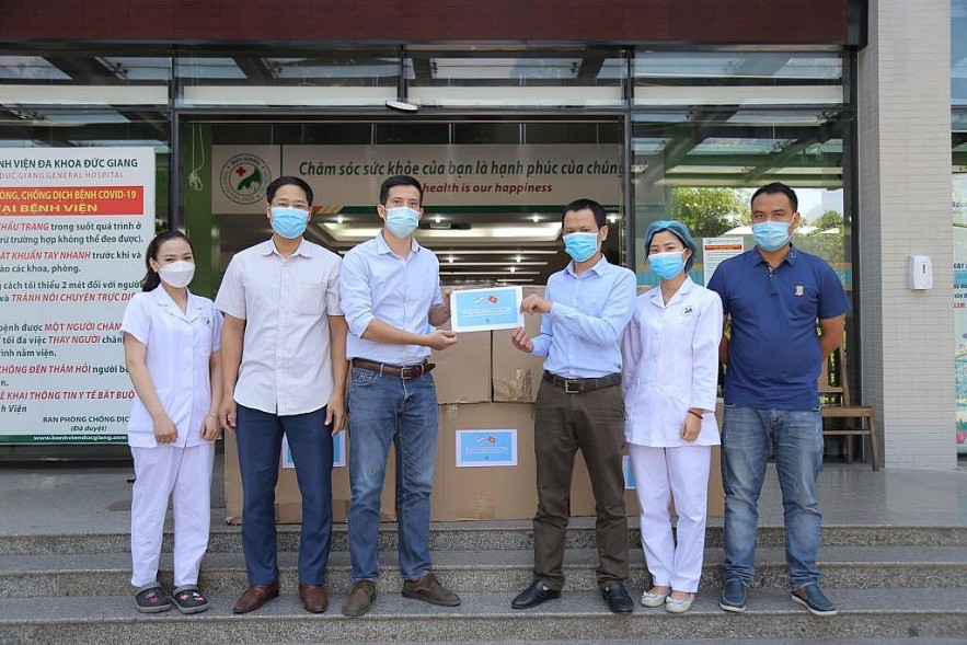 Embassy of Israel in Vietnam donates 10,000 face masks to Duc Giang General Hospital Embassy of Israel in Vietnam donates 10,000 face masks to Duc Giang General Hospital