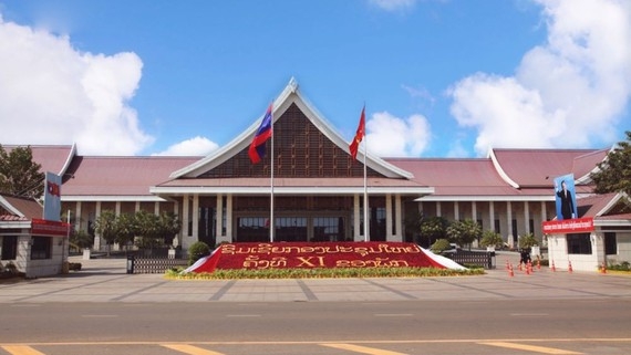 ສານອວຍພອນກອງປະຊຸມໃຫຍ່ຜູ້ແທນທົ່ວປະເທດຄັ້ງທີ 11 ຂອງພັກປະຊາຊົນປະຕິວັດລາວ ສານອວຍ ພອນກອງ ປະ ຊ ມ ໃຫຍ ຜ ແທນ ທ ວ ປະ ເທດ ຄ ງ ທ 11 ຂອງ ພ ກ ປະ ຊາ ຊ ນ ປະ ຕ ວ ດ ລາວ