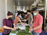 ໝໍ້​ເຂົ້າ​ຕົ້ມ​ທີ່​ເຕັມ​ໄປ​ດ້ວຍ​ນ້ຳ​ໃຈ​ບ້ານ​ເກີດ​ເມືອງນອນ​ຂອງ​ຊາວ​ຫວຽດ​ນາມ ອາ​ໄສ​ຢູ່​ອົດ​ສະ​ຕາ​ລີ