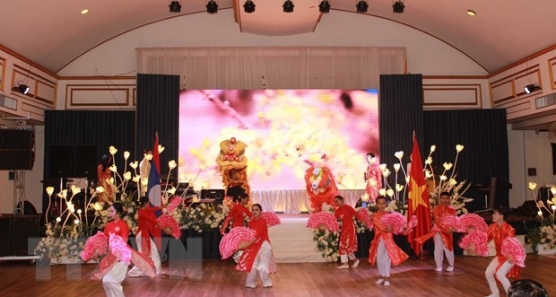ລາຍ​ການ​ສະ​ແດງ​ສິ​ລະ​ປະ​ໃນ​ພິ​ທີ (ພາບ: TTXVN)