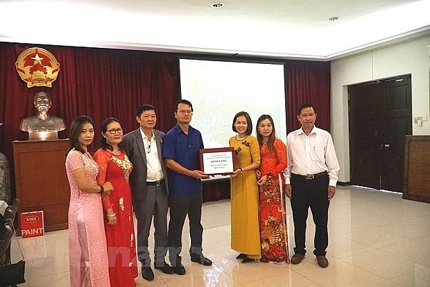 ສະຖານທ ດຫວຽດນາມປະຈຳມາເລເຊຍໜ ນຊ ວຍການປ ອງກ ນ ຕ ານ ໂລກ ລະ ບາດ ໂຄວ ດ 19 ໃນ ຊ ມ ຊ ນ