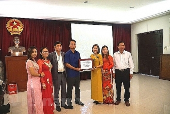 ສະຖານທູດຫວຽດນາມປະຈຳມາເລເຊຍໜູນຊ່ວຍການປ້ອງກັນ, ຕ້ານ​ໂລກ​ລະ​ບາດ​ໂຄວິດ - 19 ໃນ​ຊຸມ​ຊົນ