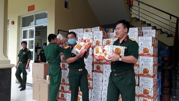 ຊາ Dr Thanh ເພີ່ມ​ກຳ​ລັງ​ແຮງ​ໃຫ້​ແກ່​ພໍ່​ແມ່​ປະ​ຊາ​ຊົນ, ນັກ​ຮົບ​ຢູ່ ກ໋​ວາງ​ນາມ