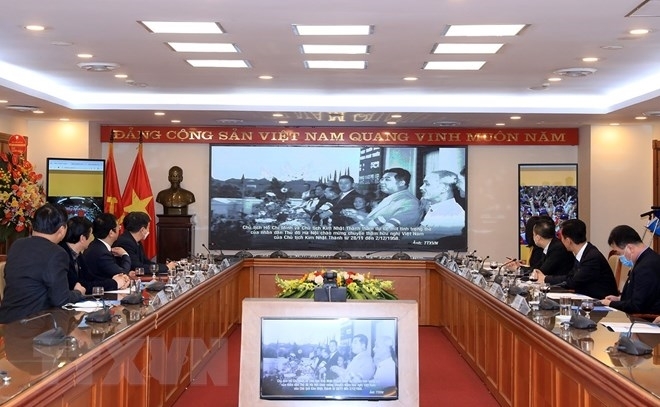 ງານວາງ​ສະ​ແດງ​ພາບ​ຖ່າຍ “ການ​ພົວ​ພັນ​ທີ່​ເປັນ​ມູນ​ເຊື້ອ ຫວຽດ​ນາມ - ສປ​ປ.ເກົາຫຼີ ແລະ ຂີດ​ໝາຍ​ຂອງ​ການ​ນຳ​ສອງ​ປະ​ເທດ”