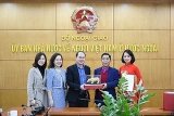ບ ນ ດາການ ເຄ ອນ ໄຫວ ທ ມ ຄວາມ ໝາຍຂອງ ສະ ມາ ຄ ມ ແມ ຍ ງ ຫວຽດ ນາມ ຢ ມາ ເລ ເຊຍ ແລະ ລາວ