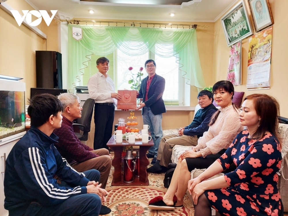 ແບ ງ ປ ນ ຂ ລ ເລ ມ ກ ຽວ ກ ບ ບ ນ ດາ ຮ ບ ແບບ ເສດ ຖະ ກ ດ ໃໝ ໃຫ ແກ ຊາວ ຫວຽດ ນາມ ອາ ໄສ ຢ ຢ ແກ ນ ໃຕ ຜ ານ ຜ າ ໂລກ ລະ ບາດ ໂຄວ ດ 19