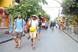 ໂຍະ​ຍານ​ນະ​ໂຍ​ບາຍ​ວີ​ຊາ: ກາ​ລະ​ໂອ​ກາດ​ຄຳ​ເພື່ອ​ດຶງ​ດູດ​ແຂກ​ທ່ອງ​ທ່ຽວ​ສາ​ກົນ