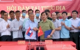 ກອງ​ປະ​ຊຸມ​ສຳ​ມະ​ນາ ເປີດ​ຊ່ອງ​ທາງ​ເຂດຫຼັກ​ໝາຍ​ທີ 65 ຊາຍ​ແດນ ຫວຽດ​ນາມ - ລາວ ສ້າງ​ຄວາມ​ສະ​ດວກ​ໃຫ້​ແກ່​ປະ​ຊາ​ຊົນ​ສອງ​ປະ​ເທດໃນ​ການ​ເດີ​ນ​ທາງ