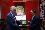 ທ່ານ​ເອກ​ອັກ​ຄະ​ລັດ​ຖ​ະ​ທູດ ເຢຍ​ລະ​ມັນ​ຊຸກ​ຍູ້​ການ​ແລກ​ປ່ຽນ​ການ​ສຶກ​ສາ, ຄົ້ນ​ຄ້​ວາ ແລະ ວັດ​ທະ​ນະ​ທຳ​ກັບ ເທື່ອ​ທຽນ - ເຫ້ວ