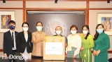 ສະ​ມາ​ຄົມ​ມິດ​ຕະ​ພາບ ຫວຽດ​ນາມ - ໄທ ແຂວງ​ເລິມ​ດົ່ງ ມອບ​ຜ້າ​ອັດ​ປາກ​ດັ່ງ 15.000 ອັນ​ໃຫ້​ແກ່​ຊາວ​ໄທ