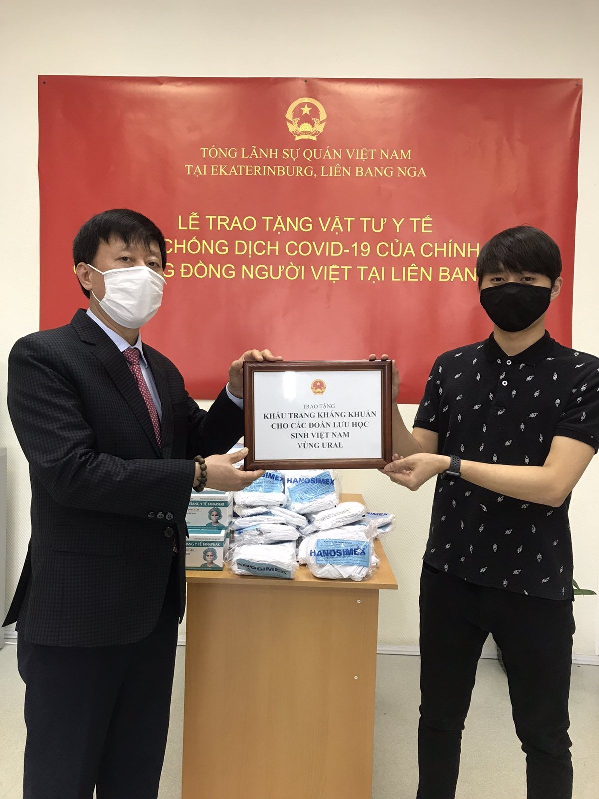 ຊາວ ຫວຽດ ນາມ ອາ ໄສ ຢ ລ ດ ເຊຍ ຮ ບ ງວດ ຜ າ ອ ດ ປາດ ໂດຍ ລ ດ ຖະ ບານ ຫວຽດ ນາມມອບ ໃຫ