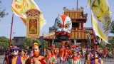 ລັກ​ສະ​ນະ​ພິ​ເສດ​ຂອງວັນ​ບຸນ​ແຫ່​ໜ້າ​ກາກ​ຕ່ວງ ເຫ້ວ