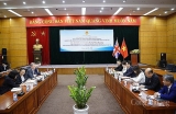 ກະຊວງ​ອຸດສາຫະກຳ ​ແລະ ການ​ຄ້າ ​ໄດ້​ປະດັບ​ຫຼຽນ​ໄຊ​ໃຫ້​ທ່ານ​ເອກ​ອັກຄະ​ລັດຖະທູດ ອັງກິດ ປະຈຳ ຫວຽດນາມ Gareth Ward