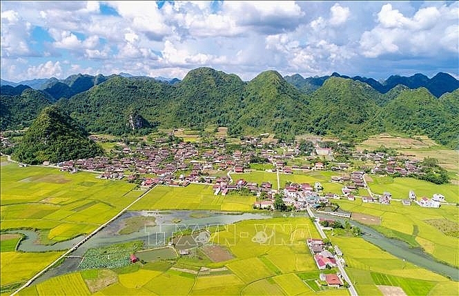 ສີເຫຼືອງອາລ່າມຢູ່ເຂດຮ່ອມພູບັກເຊີນ
