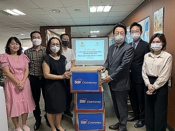 ມອບ​ຜ້າ​ອັດ​ປາກ 10.000 ອັນ​ໃຫ້​ແກ່​ແຮງ​ງານ​ຫວຽດ​ນາມ ຢູ່​ ສ.ເກົາຫຼີ