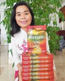 ນັກ​ປະ​ພັນ ຫວຽດ​ນາມ ຍາດ​ໄດ້​ລາງວັນ​ວັນ​ນະ​ຄະ​ດີໃຫຍ່ ຢູ່ ອາ​ເມ​ລິ​ກາ