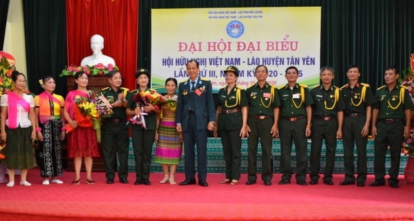 ກອງ​ປະ​ຊຸມ​ໃຫຍ່​ຜູ້​ແທນ​ສະ​ມາ​ຄົງ​ມິດ​ຕະ​ພາບ ຫວຽດ​ນາມ - ລາວ ເມືອງ ເຕິນ​ອຽນ