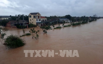 WB ສະ​ເໜີ​ບັນ​ດາ​ມາດ​ຕະ​ການ​ຍຸດ​ທະ​ສາດ​ຮັບ​ມື​ກັບ​ໄພ​ທຳ​ມະ​ຊາດ​ຢູ່​ບັນ​ດ​ເຂດ​ແຄມ​ທະ​ເລ​ຂອງ ຫວຽດ​ນາມ
