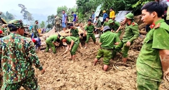 ປະຊາຊົນພາກກາງ ຫວຽດນາມໄດ້ຮັບການໜູນຊ່ວຍຈາກປະຊາຄົມສາກົນເພື່ອ ແກ້ໄຂຜົນຮ້າຍຢ້ອນຫລັງຈາກຝົນຕົກໜັກ, ນ້ຳຖ້ວມ ປະຊາຊ ນພາກກາງ ຫວຽດນາມໄດ ຮ ບ ການ ໜ ນ ຊ ວຍ ຈາກ ປະ ຊາ ຄ ມສາ ກ ນ ເພ ອ ແກ ໄຂຜ ນຮ າຍຢ ອນຫລ ງຈາກຝ ນຕ ກໜ ກ ນ ຳຖ ວມ