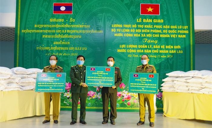 ກອງບັນຊາການທະຫານຊາຍແດນສະ ໜັບສະໜູນ ເຂົ້າສານ 75 ໂຕນໃຫ້ແກ່ກອງຄຸ້ມຄອງແລະປົກປັກຮັກສາຊາຍແດນລາວ ກອງບັນຊາການທະຫານຊາຍແດນສະໜັບສະໜູນ ເຂົ້າສານ 75 ໂຕນໃຫ້ແກ່ກອງຄຸ້ມຄອງແລະປົກປັກຮັກສາຊາຍແດນລາວ