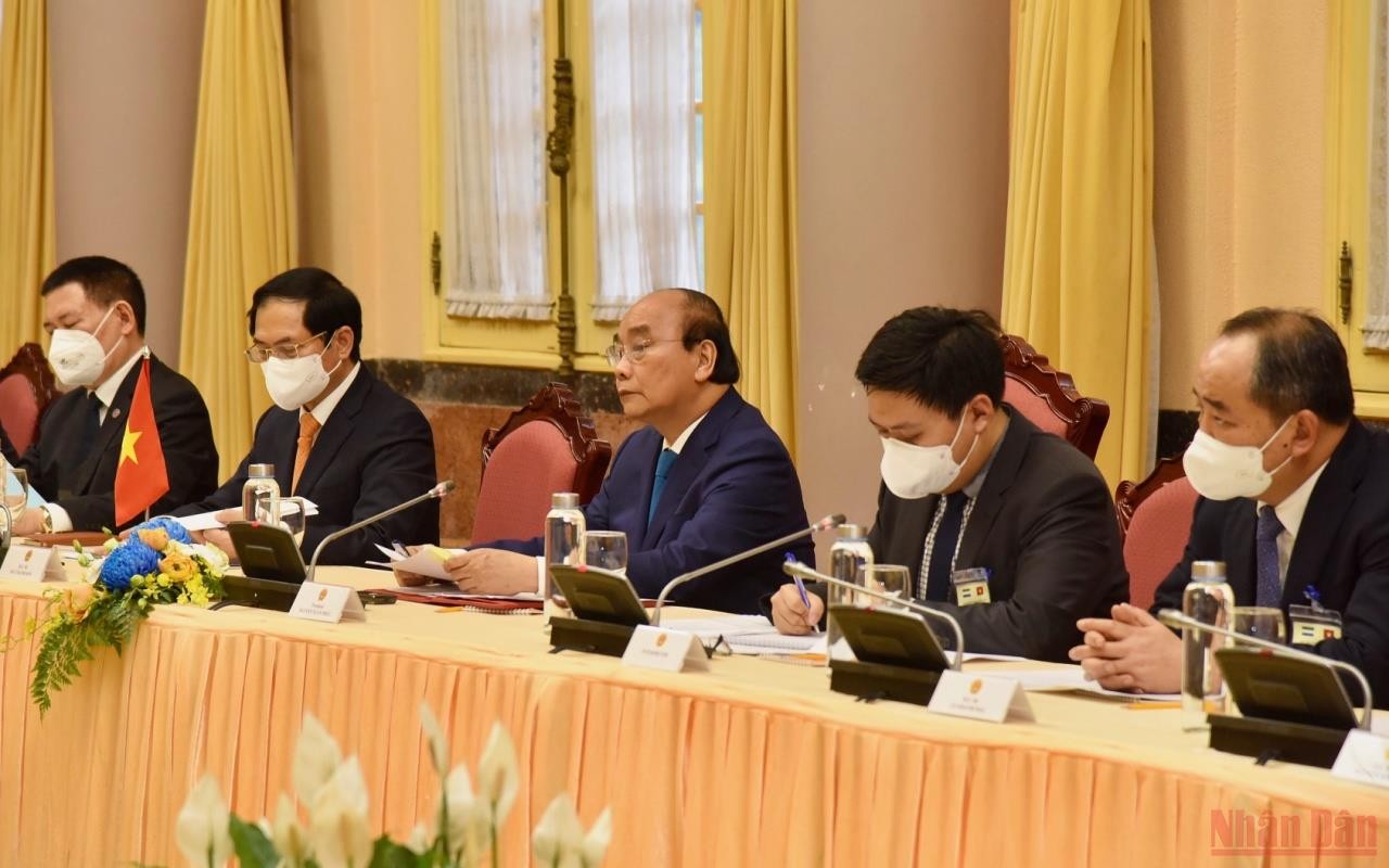 Chủ tịch nước Nguyễn Xuân Phúc đón chính thức Tổng thống Sierra Leone và Phu nhân tại Phủ Chủ tịch Chủ tịch nước Nguyễn Xuân Phúc đón chính thức Tổng thống Sierra Leone và Phu nhân tại Phủ Chủ tịch