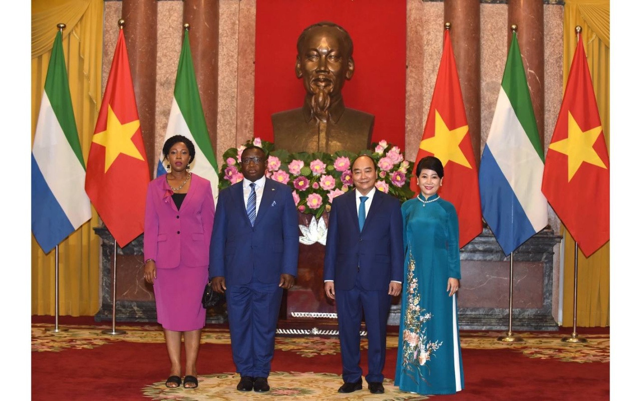 Chủ tịch nước Nguyễn Xuân Phúc đón chính thức Tổng thống Sierra Leone và Phu nhân tại Phủ Chủ tịch Chủ tịch nước Nguyễn Xuân Phúc đón chính thức Tổng thống Sierra Leone và Phu nhân tại Phủ Chủ tịch