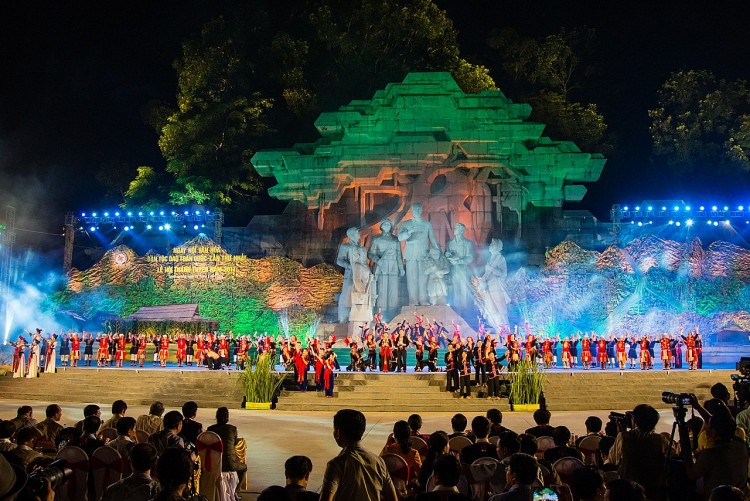 Ngày hội Văn hóa dân tộc Dao lần thứ I được tổ chức tại Tuyên Quang năm 2017 Ngày hội Văn hóa dân tộc Dao lần thứ I được tổ chức tại Tuyên Quang năm 2017