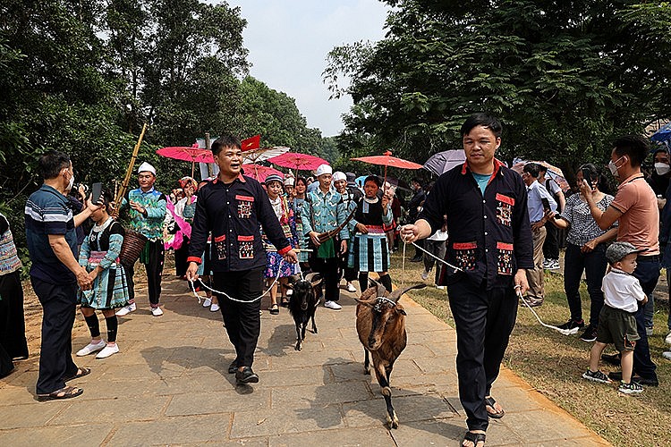 Tái hiện phiên chợ vùng cao Sơn La tại Làng Văn hóa - Du lịch các dân tộc Việt Nam Tái hiện phiên chợ vùng cao Sơn La tại Làng Văn hóa - Du lịch các dân tộc Việt Nam