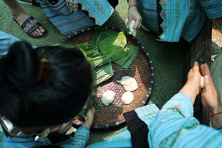 Tái hiện phiên chợ vùng cao Sơn La tại Làng Văn hóa - Du lịch các dân tộc Việt Nam Tái hiện phiên chợ vùng cao Sơn La tại Làng Văn hóa - Du lịch các dân tộc Việt Nam