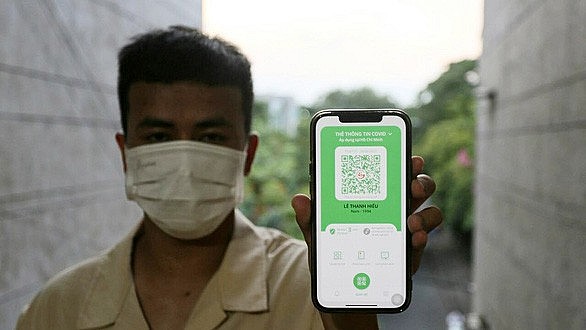 Để được cấp hộ chiếu vắc xin, người đã tiêm chủng cần khai báo chính xác thông tin để các cơ sở tiêm chủng nhập dữ liệu lên hệ thống - Ảnh: DUYÊN PHAN Để được cấp hộ chiếu vắc xin, người đã tiêm chủng cần khai báo chính xác thông tin để các cơ sở tiêm chủng nhập dữ liệu lên hệ thống - Ảnh: DUYÊN PHAN