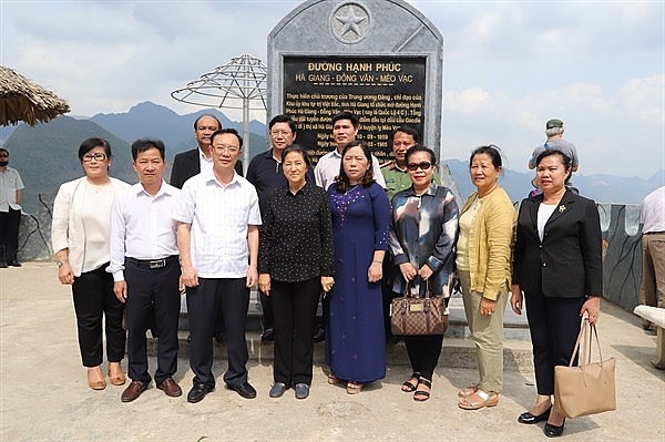 Phó Chủ tịch nước CHDCND Lào thăm danh thắng đèo Mã Pì Lèng Phó Chủ tịch nước CHDCND Lào thăm danh thắng đèo Mã Pì Lèng