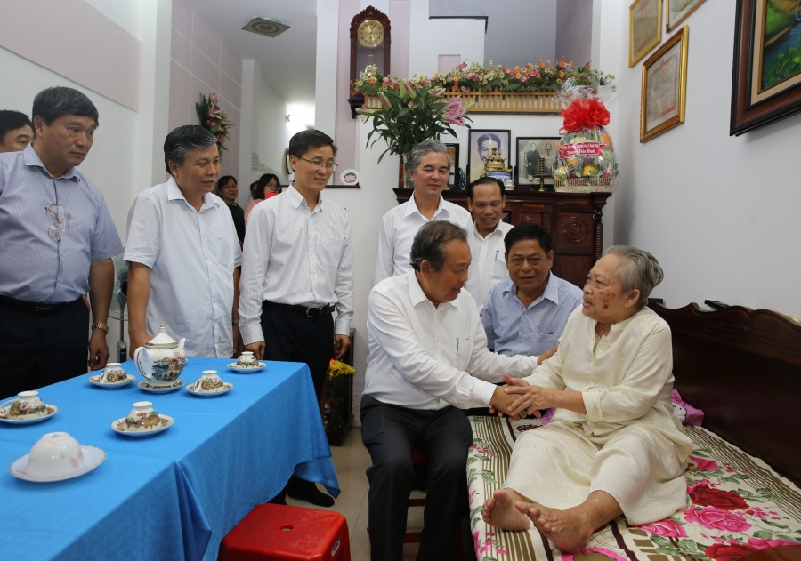 Phó Thủ tướng Thường trực Trương Hòa Bình làm việc với Thành ủy TPHCM pho thu tuong thuong truc lam viec voi thanh uy tphcm