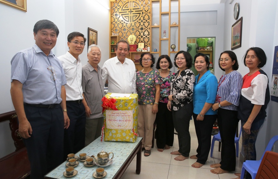 Phó Thủ tướng Thường trực Trương Hòa Bình làm việc với Thành ủy TPHCM pho thu tuong thuong truc lam viec voi thanh uy tphcm